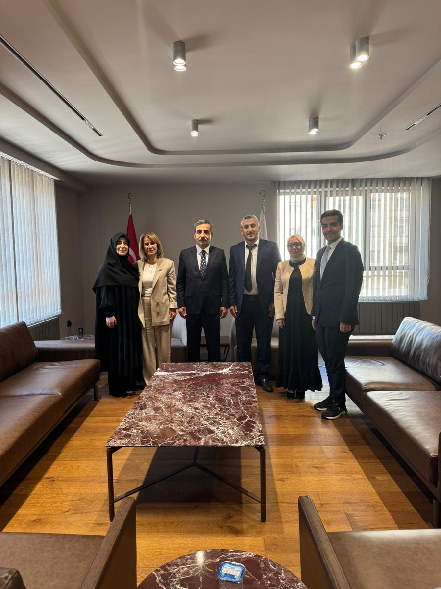 📍Ankara

Türkiye Kamu-Sen Genel Başkanı Sayın Önder Kahveci, AİLEBİR-DER Genel Başkanımız Erhan Taylan ve dernek yönetim kurulu üyelerimiz tarafından makamında ziyaret edilmiştir.

Bu anlamlı görüşmede, Aile ve Sosyal Hizmetler Bakanlığı çalışanlarının yaklaşan toplu sözleşme