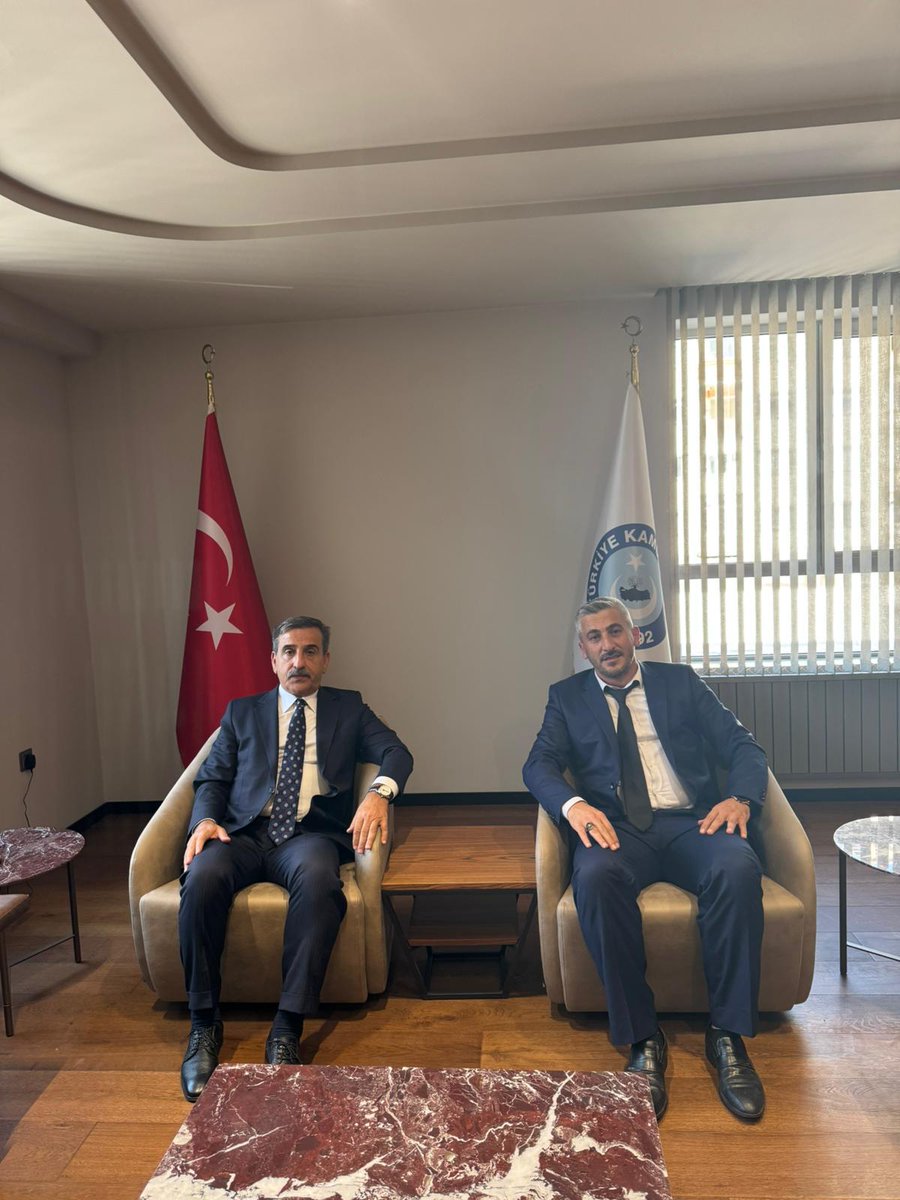 ailebirdernek's tweet photo. 📍Ankara

Türkiye Kamu-Sen Genel Başkanı Sayın Önder Kahveci, AİLEBİR-DER Genel Başkanımız Erhan Taylan ve dernek yönetim kurulu üyelerimiz tarafından makamında ziyaret edilmiştir.

Bu anlamlı görüşmede, Aile ve Sosyal Hizmetler Bakanlığı çalışanlarının yaklaşan toplu sözleşme sürecine ilişkin talepleri, sorunları ve çözüm önerileri kapsamlı bir şekilde iletilmiş, karşılıklı fikir alışverişinde bulunulmuştur.

Nazik ev sahipliği, yapıcı yaklaşımları ve samimi ilgileri için Sayın Genel Başkanımıza gönülden teşekkür ederiz. @kamusen @OnderKahveci
