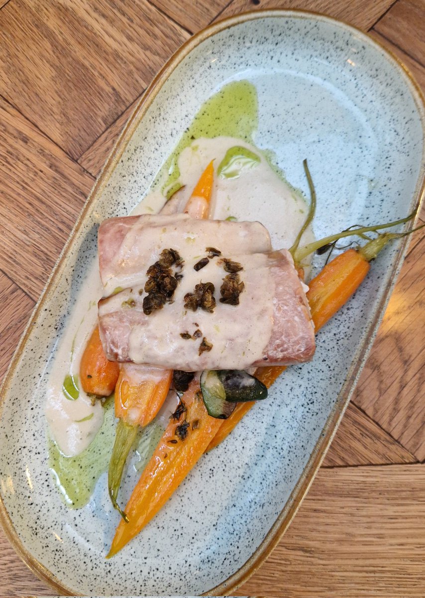 Un Sauvignon Blanc realmente Fenomenal 🍇

Monovarietal de Sauvignon blanc elaborado en la DO Rueda y certificado en ecológico. 
Joven, fresco, aromático y suave 🍷

#wine #winelover #sommelier #vilaviniteca #uvasfelices #fenomenal #sauvignonblanc #whitewine #rueda