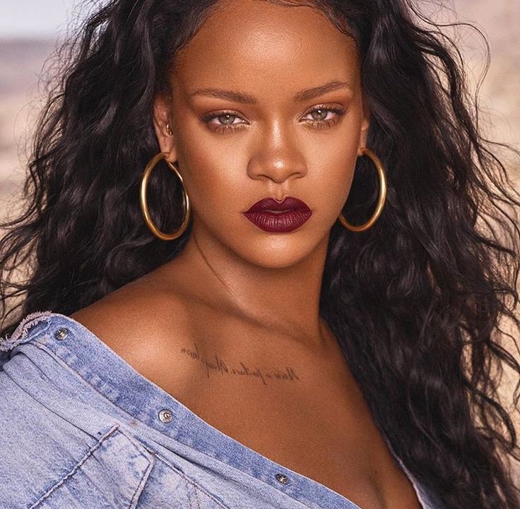 ririoncharts's tweet image. Rihanna has sold 9.4 albums and 76.8 singles in the UK. 🇬🇧