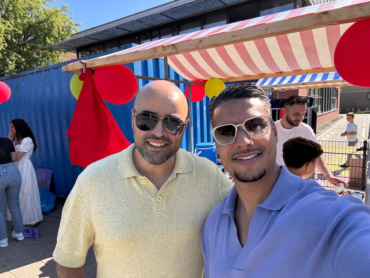 AbdoelHary's tweet image. Onder het genot van een heerlijk zonnetje vanmiddag op bezoek geweest bij twee levendige buurtfeesten in de Schilderswijk, met veel leuke activiteiten en bezoekers van jong tot oud.
