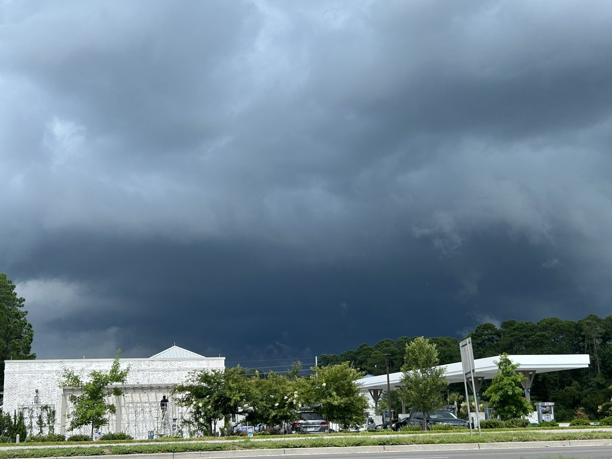 StormRider912's tweet image. Chasing a severe thunderstorm warning in Bluffton, South Carolina! #SCwx #SCwxCond @NWSCharlestonSC @stormfrontfreak @jnelsonWJCL @WSAVAlysaC @AndrewGortonWx
