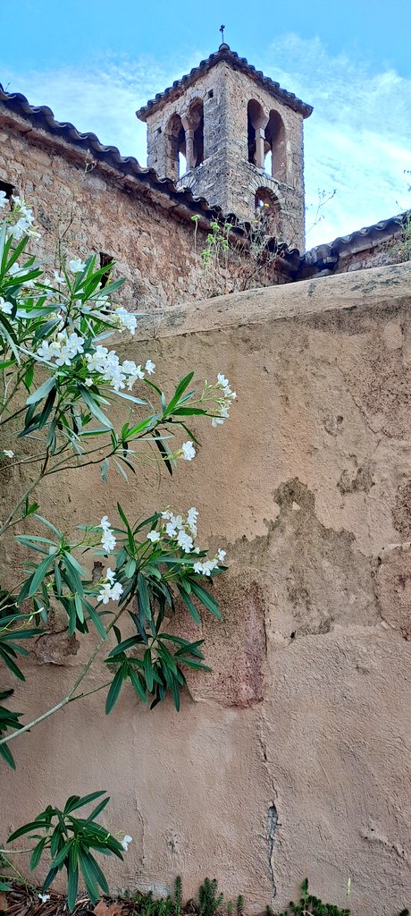 hikesbd's tweet photo. Després de més de dos mesos, tornem a voltar!!
18 kms. i uns 550 de desnivell concentrat en petits trams per anar del Balcó de Sant Llorenç a Sant Sebastià de Montmajor.
#comelVallesnohihares
# BalandrauTeam
#hiking https://t.co/Ok1LoxVCn9