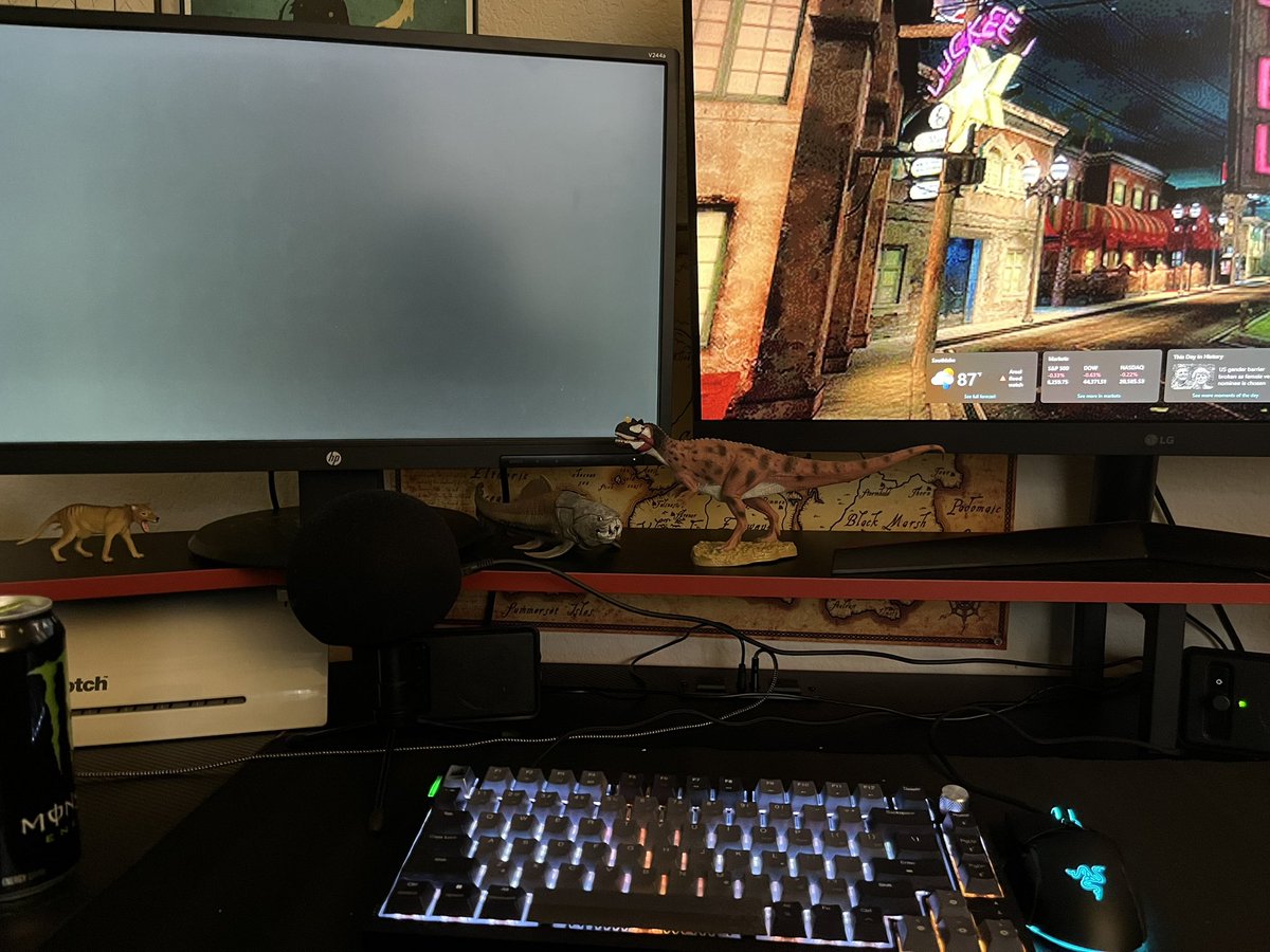 awesome new desk, I need to get more creatures tho