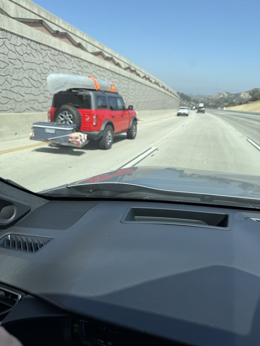 mgruff's tweet image. ⁦@jimfarley98⁩ ⁦@Ford⁩  This Bronco owner is using their Bronco for what it’s intended for.   Note the 2 bags of Kingsford Charcoal on the back …