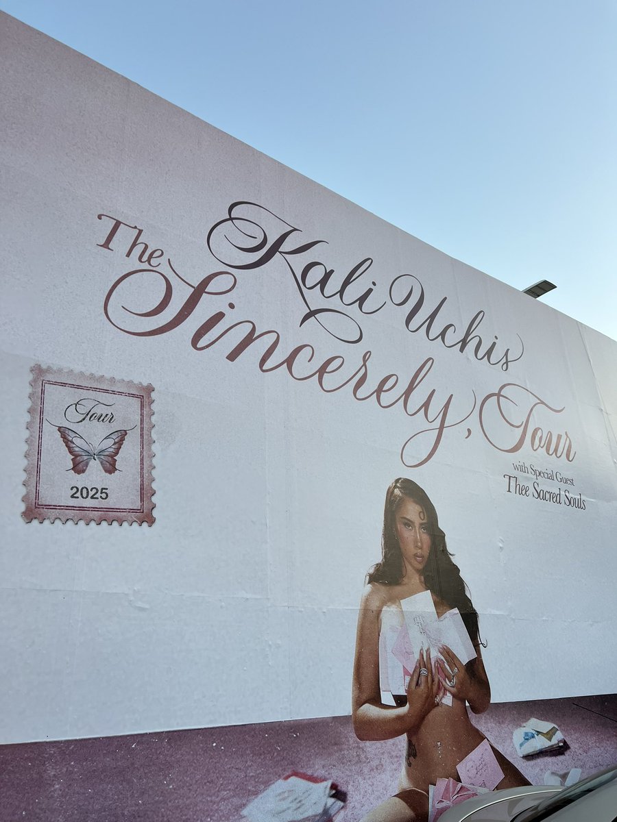 LaUnicaUpdates's tweet image. the sincerely, tour 💌
location:
431 n la cienega blvd — weho
📷: @checkyourkuchi &lt;3
