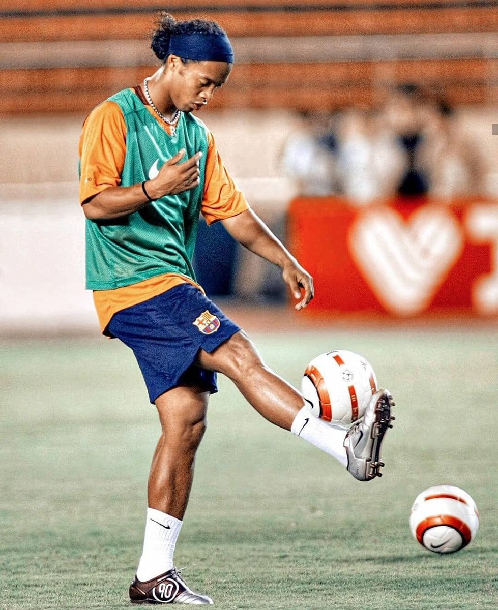 el_partido_es's tweet photo. Ronaldinho x Nike Total 90.
#NikeFootball #Ronaldinho #FootballFashion #JustDolt #R10 #NikeStyle #StreetFootball #FootballCulture #TeamNike #PitchStyle #R10Style #OOTD #NikeLife #FootballFits https://t.co/ygxzedhkip