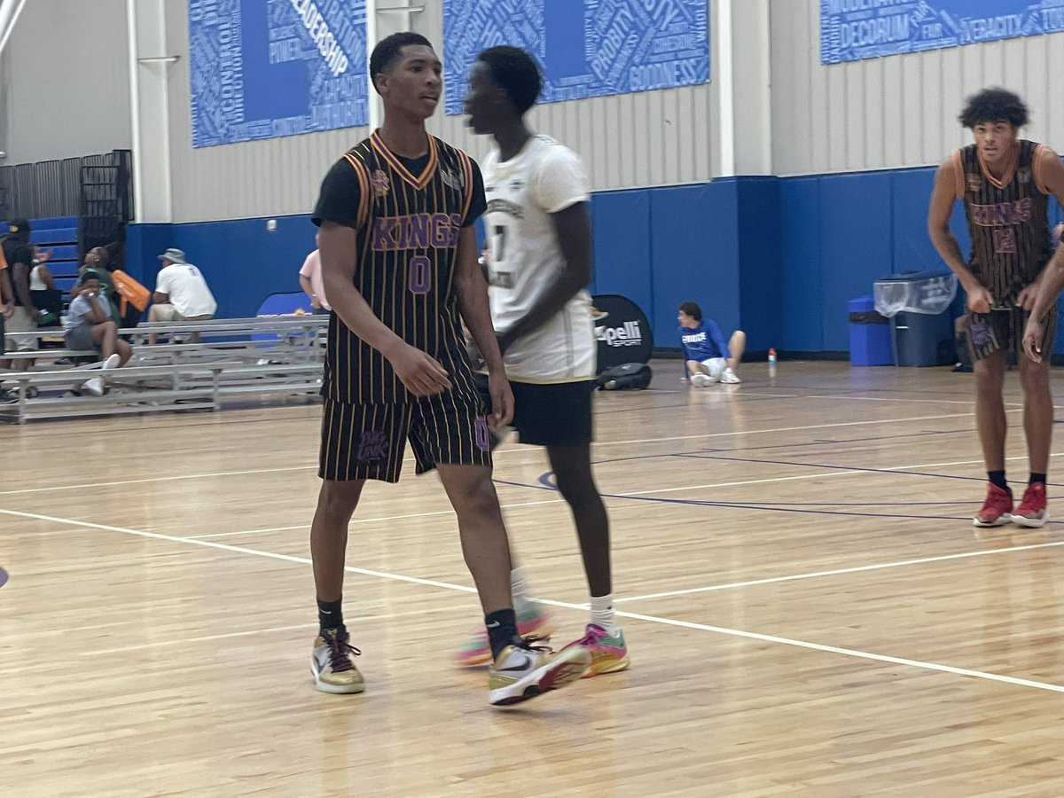 Isaiah Atkins (2026) and Dyllan Harris (2026) both off to a good start here today. Atkins is playing aggressive around the bucket while Harris just brings it every time on the floor scoring at the bucket and midrange. <a href="/CoachTweetin/">Coach Martin</a> #SwannysRoundballReview #MyrtleBeachLive
