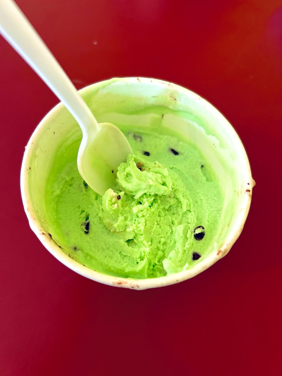 samboone_85's tweet photo. I don’t care if there’s 99 flavours. If we’re going for ice cream, it’s my #1 😁 🍨 #mintchip #WeekendVibes https://t.co/NRdYol0Hyb
