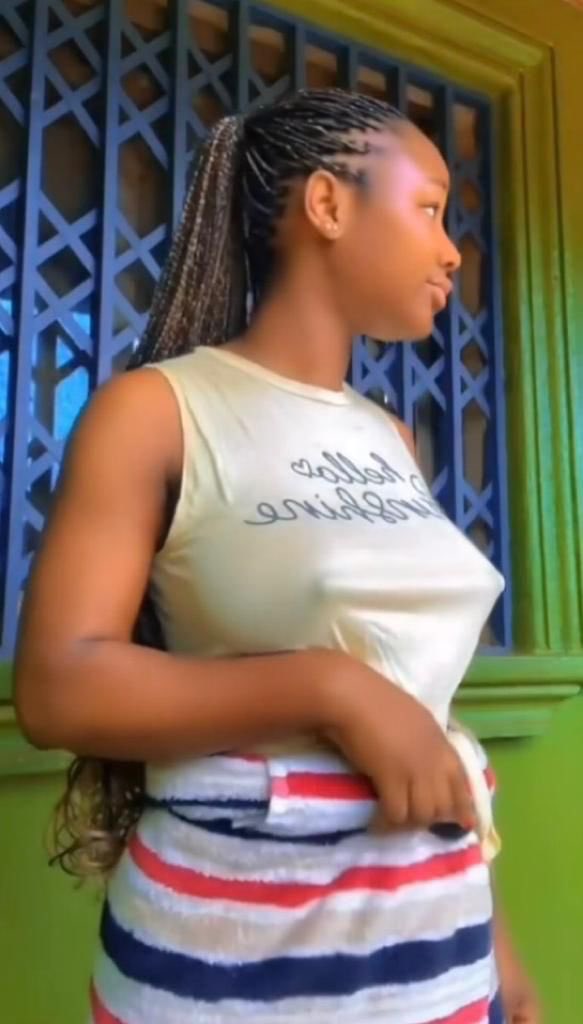 JonathanMLopido's tweet photo. A man will be busy thinking about his life and goals, but a lady without a bra will just pass and spoil the whole calculation 😂😂😂 https://t.co/V3TptKqyTq