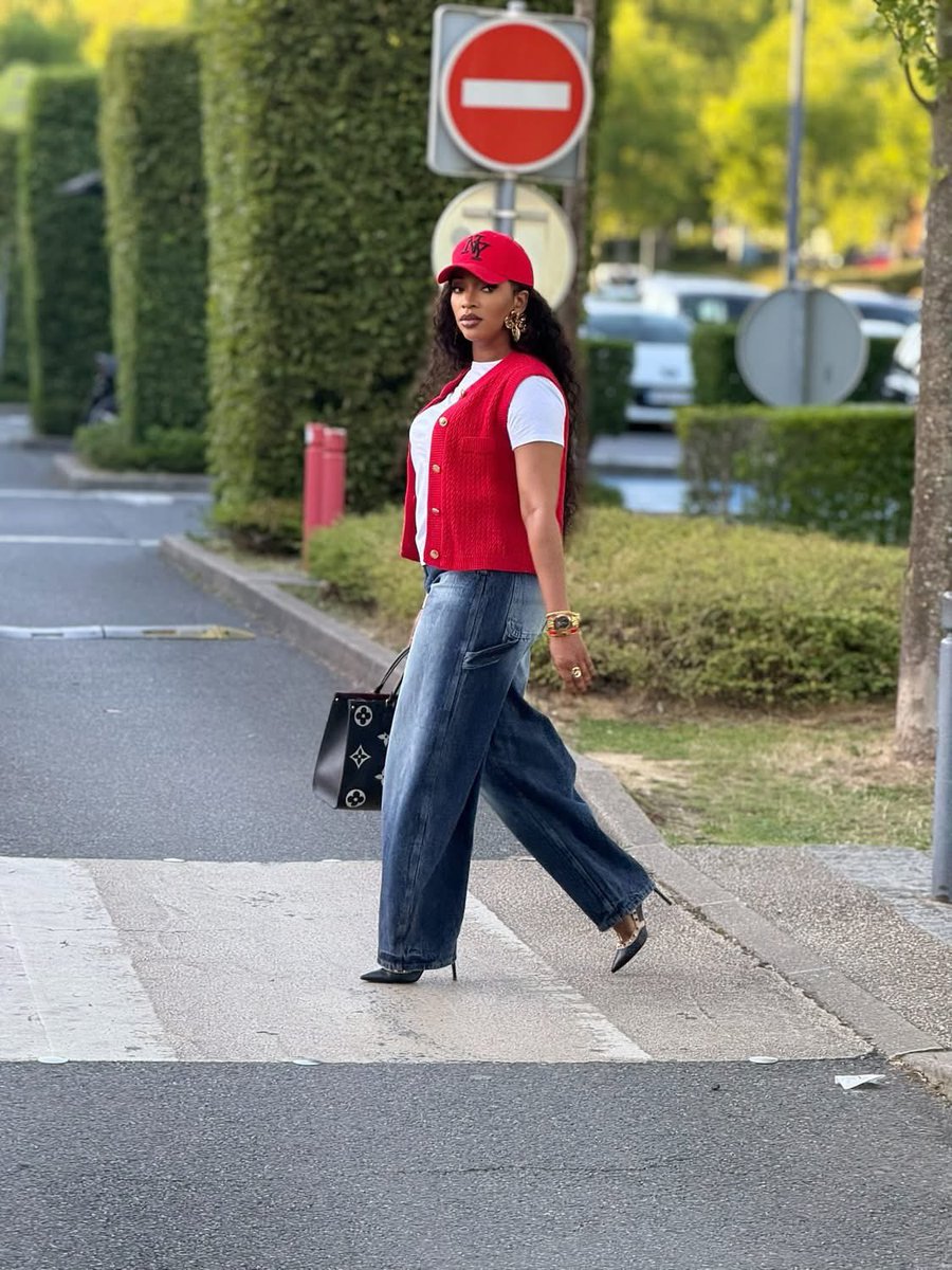 traoreblog's tweet photo. She’s always on top of her game.
Djelykaba Bintou ❤️❤️❤️!
#TraoreBlog #DjelykabaBintou #Guinee https://t.co/E0vrRohTlU