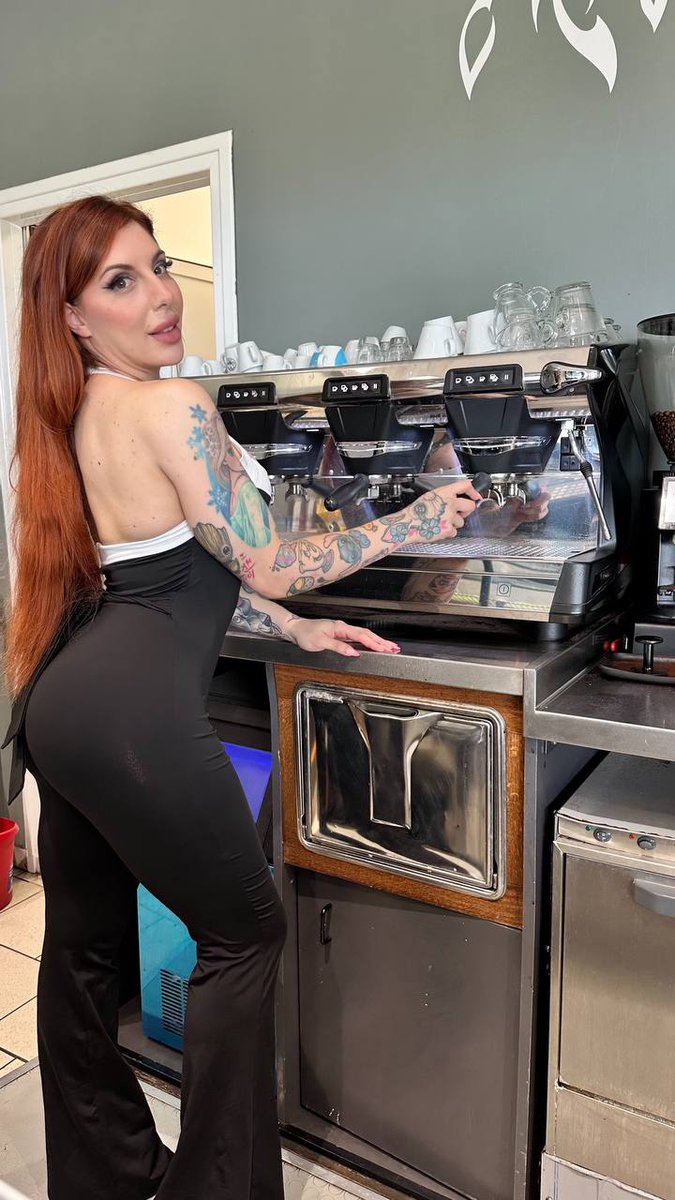 Espresso macchiato por favore 🙏

#bar #espresso