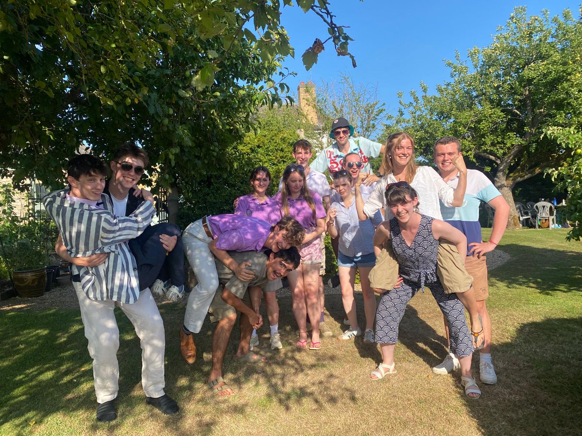 What a finale! 🎭🌿 Castle Theatre Company returned to #BuckLitFest to close the Festival in style with the opening night of their summer tour: a joyful, sun-soaked Twelfth Night in the garden. 

Huge thanks to the hosts and brilliant cast. 

👀 2026 Festival dates coming soon...