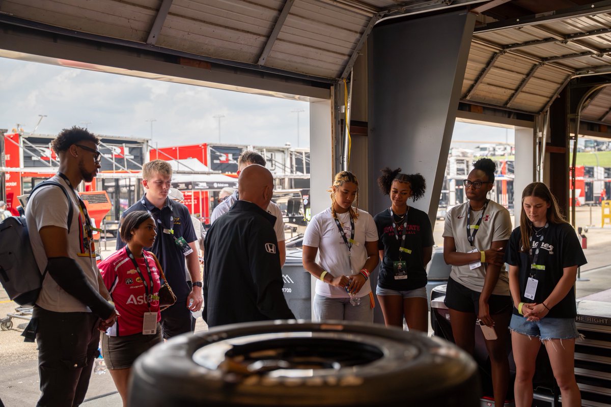 A Saturday afternoon garage tour in Corn Country🌽

#INDYCARatIowa