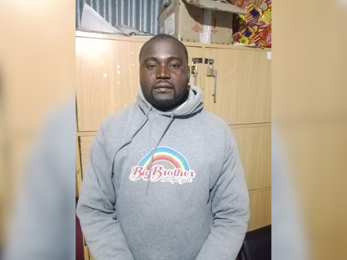 Prime Suspect Elvis Otieno arrested by the DCI. He was caught on CCTV during the July 7 attack at Kitengela Sub-County Hospital

Read more uzalendonews.co.ke/suspect-in-kit…