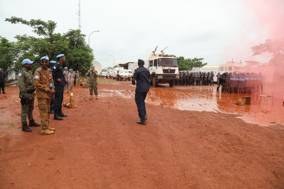 UNPOL MINUSCA (@unpol_rca) on Twitter photo This 12/7, the head of <a href="/UNPOL/">United Nations Police</a> #MINUSCA, assisted by the Joint Task Force of #Bangui🇨🇫 (JTFB) commander, presided over a concerted law and order management simulation in #Bangui. It combined several #FPUs to test their interoperability #A4P. This 12/7, the head of <a href="/UNPOL/">United Nations Police</a> #MINUSCA, assisted by the Joint Task Force of #Bangui🇨🇫 (JTFB) commander, presided over a concerted law and order management simulation in #Bangui. It combined several #FPUs to test their interoperability #A4P.