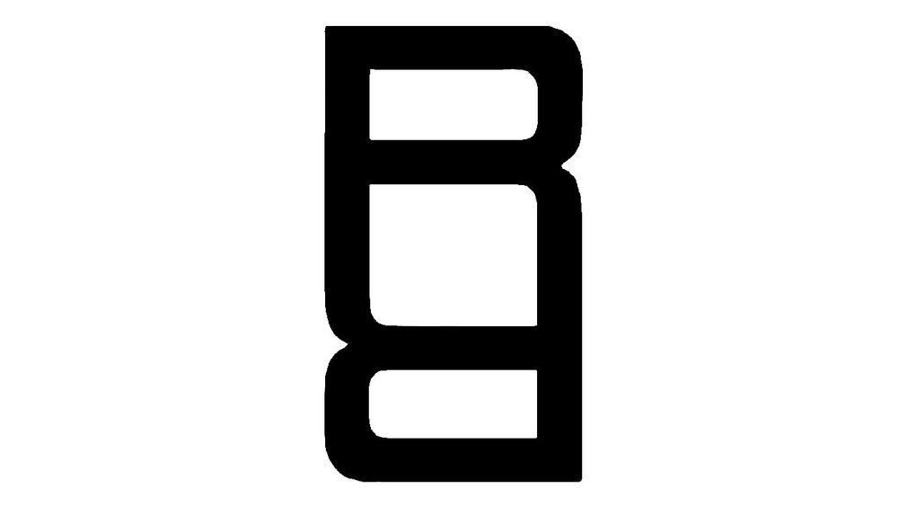dkurien's tweet photo. #Rangerover has a new #logo .. thoughts? I guess it will read the same upside down - well done Logo Designer! https://t.co/BuYOA31pTa