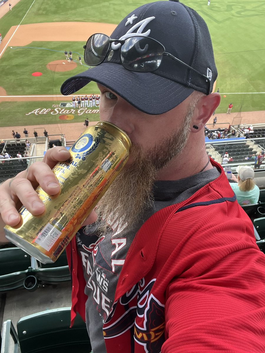 TheBoozerweight's tweet photo. It’s the Futures Game, but it’s present day. I’m confused. Did I time travel? Wish I had a Time Machine. Ya know. Go back in time and put some money on the Cubbies. #Boozerweight #beer #baseball #MLBFuturesGame #MLBAllStarWeekend https://t.co/7Cx9aa8I2X