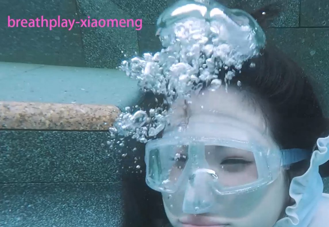 I can't hold it any longer.
#underwater #bubble