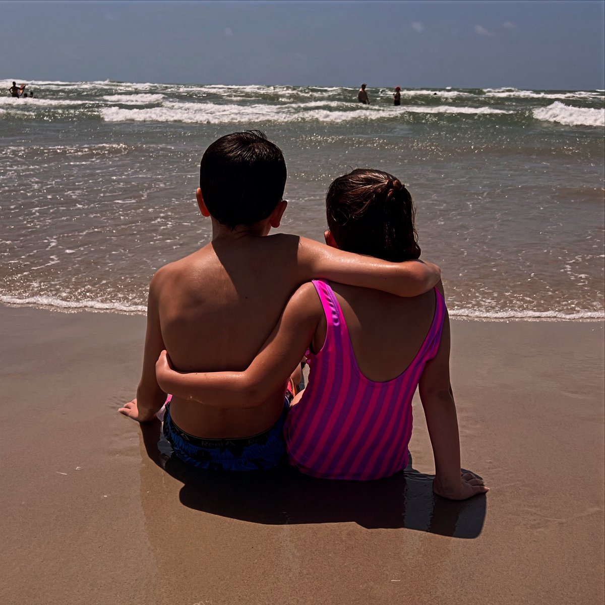 “The best thing about having a sibling is that you always have a shoulder to lean on.” 🥰 #brotherandsister #siblinglove #nancekids