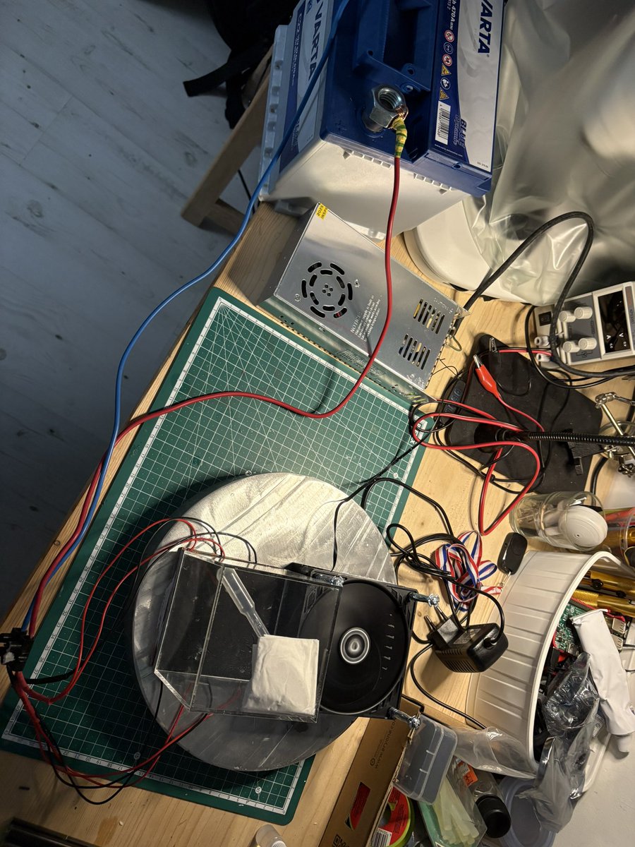 blacklemming's tweet photo. @signoukette Les différents prototypes avant le montage final : https://t.co/1ikfze84F1