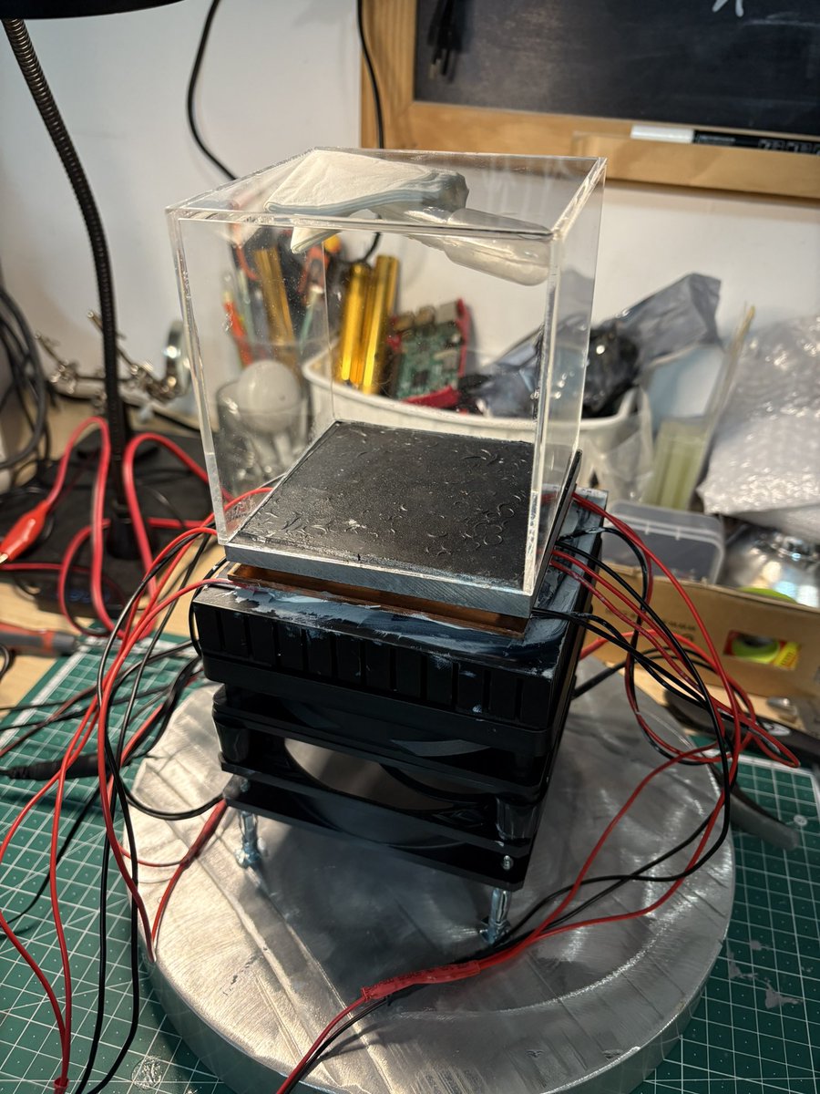 blacklemming's tweet photo. @signoukette Les différents prototypes avant le montage final : https://t.co/1ikfze84F1