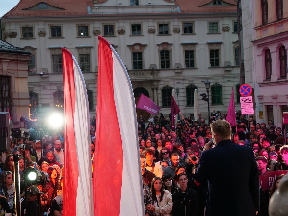 Razem Wrocław (@razemwroclaw) on Twitter photo Wrocław, dziękujemy! ✊ <a href="/ZandbergRAZEM/">Adrian Zandberg</a> <a href="/owca_ola/">Aleksandra Owca</a> <a href="/MartaStozek/">Marta Stożek Razem</a> #razem #latozrazem Wrocław, dziękujemy! ✊ <a href="/ZandbergRAZEM/">Adrian Zandberg</a> <a href="/owca_ola/">Aleksandra Owca</a> <a href="/MartaStozek/">Marta Stożek Razem</a> #razem #latozrazem