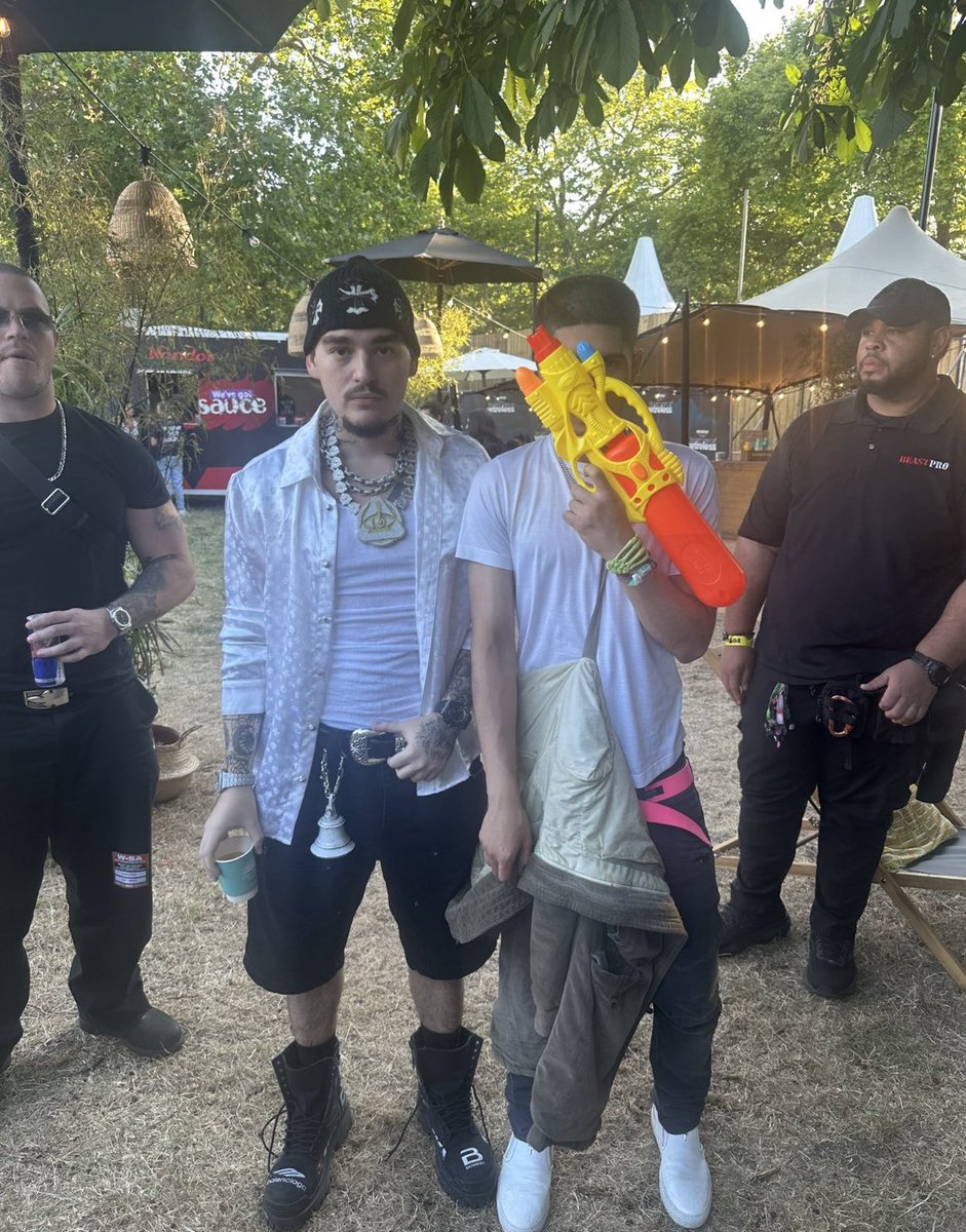 sleazepopdaily's tweet image. Fakemink links up with Drake and Yeat at Wireless Festival
