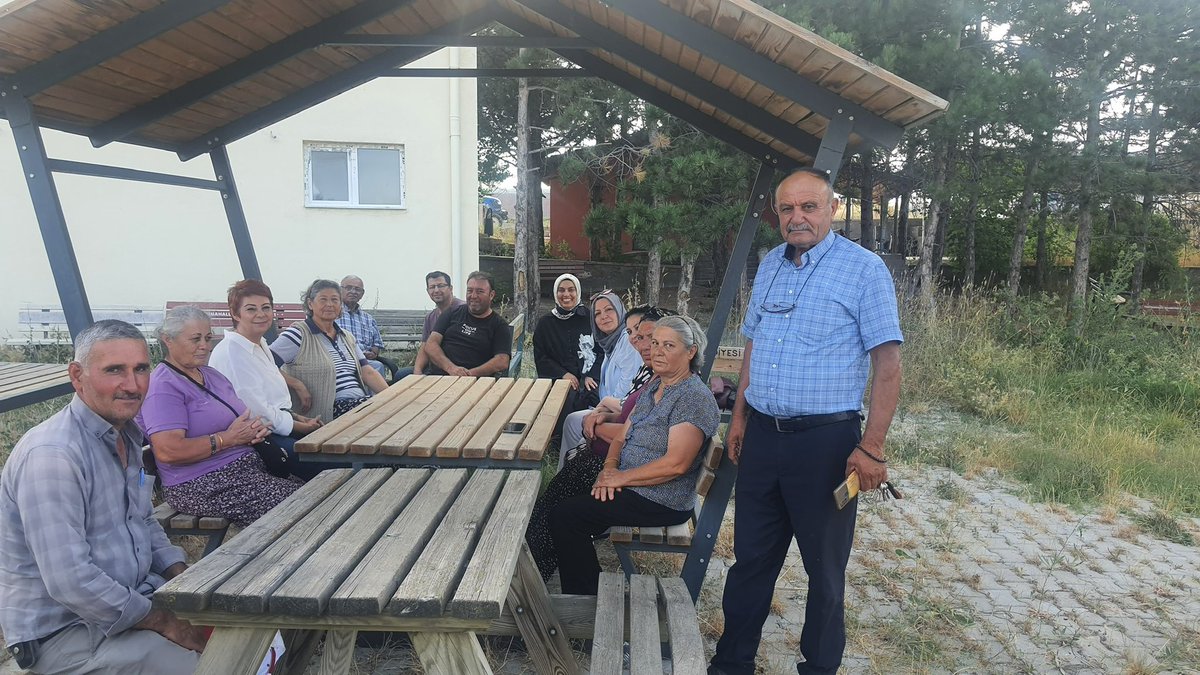 Bugün Ankara İl Yönetimi ile önce Kalecik ilçe merkezinde ziyaretler gerçekleştirdik. Daha sonra Tavşancık Mahallesi Ünal Demirel Cemevi ziyaretiyle vatandaşlarımızla buluştuk. Günü Koyunbaba Mahallesi ziyaretiyle tamamladık. 

Tavşancık Mahallesi Muhtarı Zeki Özdemir ve
