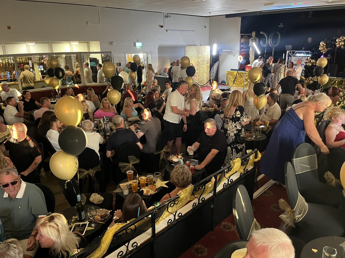 andywc1980's tweet image. About 300 people in Stubshaw cross labour club. In 35 degree heat 🫠😅