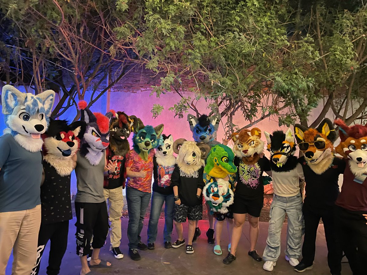 At <a href="/Zak_Kiing/">Zak 👑 🔜 MFF</a> party &lt;3 was amazing to hangout with you all !! 🤘🏼