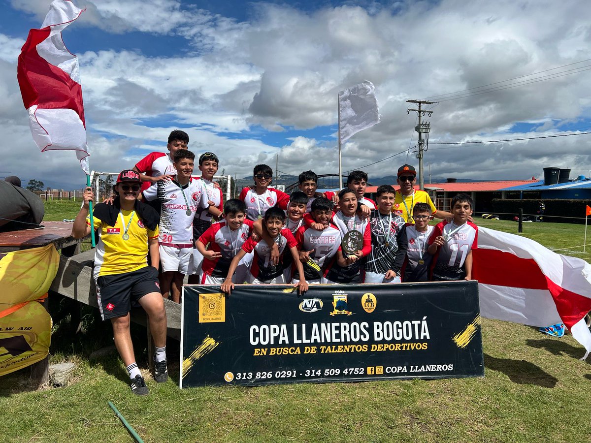 Rojo y blanco...Color de CAMPEONES 🇮🇩😎🦁⚽