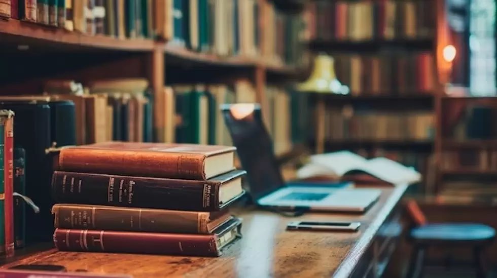 “Un grupo humano se transforma en multitud manipulable cuando se vuelve sensible al carisma y no a la competencia, a la imagen y no a la idea, a la afirmación y no a la prueba, a la repetición y no a la argumentación, a la sugestión y no al razonamiento”. #JeanFrançoisRevel.