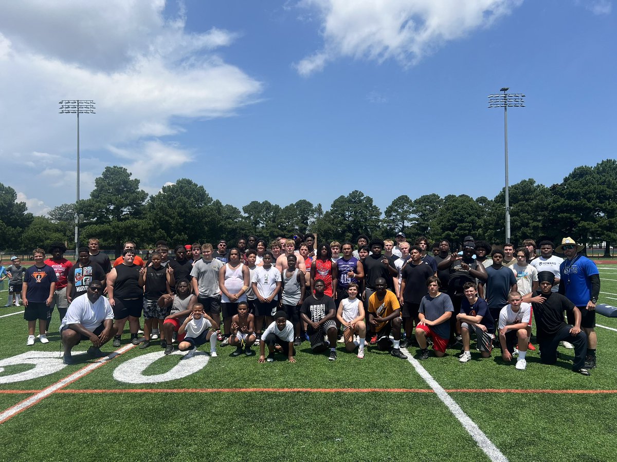 THE 𝟳𝟱𝟳 BIG MAN CAMP 👊🏽
Over 100 campers here today 
at Norfolk Academy!
Great coaches, awesome athletes, super fun annual tradition!
Thank you 𝗔𝗟𝗟 involved 🖤
Sports757.com • 757.726.7357