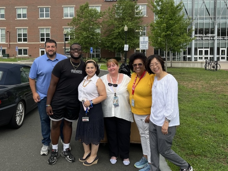 CCSU's tweet image. The Career Closet at Central received a generous boost from the recent Business Clothing Drive, thanks to a partnership between the Department of Transportation's Employee Engagement Group. Thank you for supporting student success!💙🔱
🔗ccsu.edu/article/state-…
#WeAreCentral