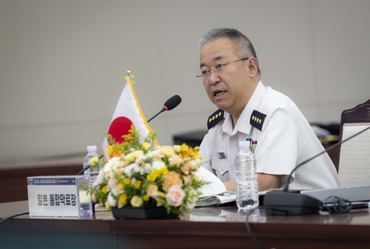 thejointstaff's tweet image. Chairman of the Joint Chiefs of Staff General Dan Caine sat down with his counterparts from #SouthKorea and #Japan to discuss how our militaries can better cooperate to advance our shared security objectives and ensure a #FreeAndOpenIndoPacific.