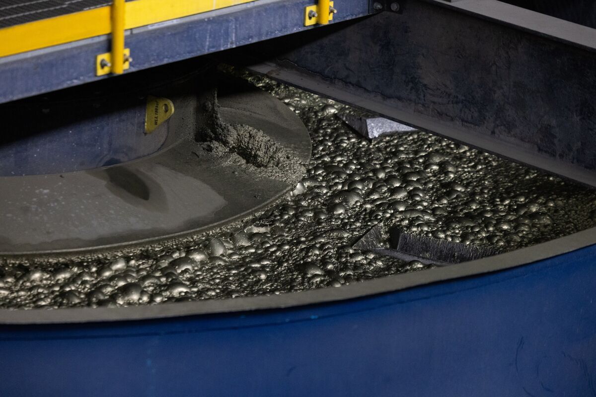 CritMinJrnl's tweet image. Mercuria and Zambia’s state-owned firm are ready to ship their first copper shipment under a new export waiver.  

This partnership is set to enhance Zambia’s mining landscape and attract investments.  

#Mining #CopperTrade