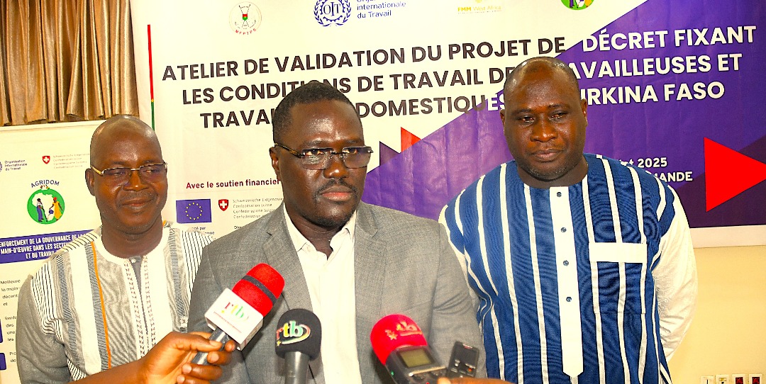 OITAbidjan's tweet image. 📢Alerte Info!
Grâce à l’appui déterminant de @OITAbidjan et du projet #FMM, soutenus par l’#UE et la #Suisse, un décret historique voit le jour au #BurkinaFaso🇧🇫 pour garantir aux travailleurs domestiques, des conditions de travail justes, dignes et décentes.
#AGRIDOM