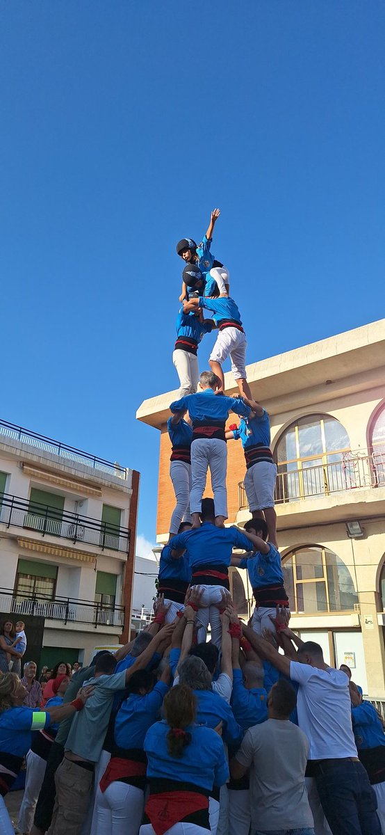 CastDelFoix's tweet image. ☔Tot i que la pluja ens ha fet una mica la guitza, estem súper feliços d'haver actuat a #Cunit per #FestaMajor!
🙌A banda d'algunes construccions netes de 5, hem descarregat:
✅Pd4
✅3d6
✅Pd4ps
🩵Un luxe poder actuar en un poble amb qui ens uneix tanta història compartida!!!