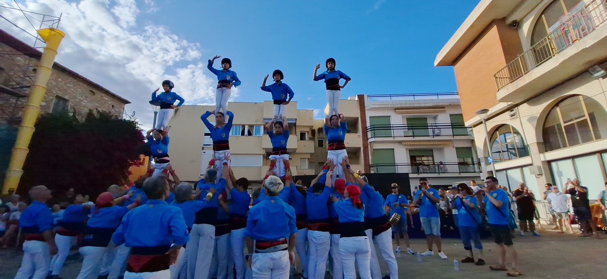 CastDelFoix's tweet image. ☔Tot i que la pluja ens ha fet una mica la guitza, estem súper feliços d'haver actuat a #Cunit per #FestaMajor!
🙌A banda d'algunes construccions netes de 5, hem descarregat:
✅Pd4
✅3d6
✅Pd4ps
🩵Un luxe poder actuar en un poble amb qui ens uneix tanta història compartida!!!