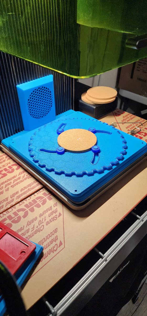 PowerLabsFL's tweet photo. @MatterHackers Self centering jig for my laser. https://t.co/k4GNKx32Rw