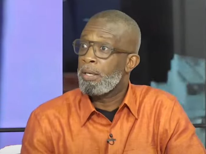 Kilifeuu Guii (@kilifeuu) on Twitter photo 📌GFM, grandeurs et décadences.
Derrière les larmes de Bouba Ndour il faut lire un aveux d’échec.  L’échec de frères et de fils qui ont plombé les rêves de conquêtes d’un artiste qui a vu son château tomber en décombres. 
Lorsque Gfm faisait son lancement, Mamadou Ibra Kane 📌GFM, grandeurs et décadences.
Derrière les larmes de Bouba Ndour il faut lire un aveux d’échec.  L’échec de frères et de fils qui ont plombé les rêves de conquêtes d’un artiste qui a vu son château tomber en décombres. 
Lorsque Gfm faisait son lancement, Mamadou Ibra Kane
