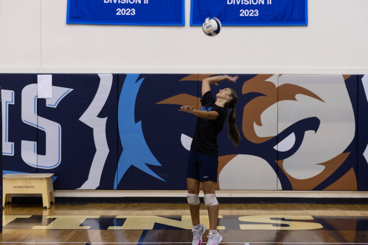 Serving up skills and smiles at volleyball camp! 🐻🏐😃