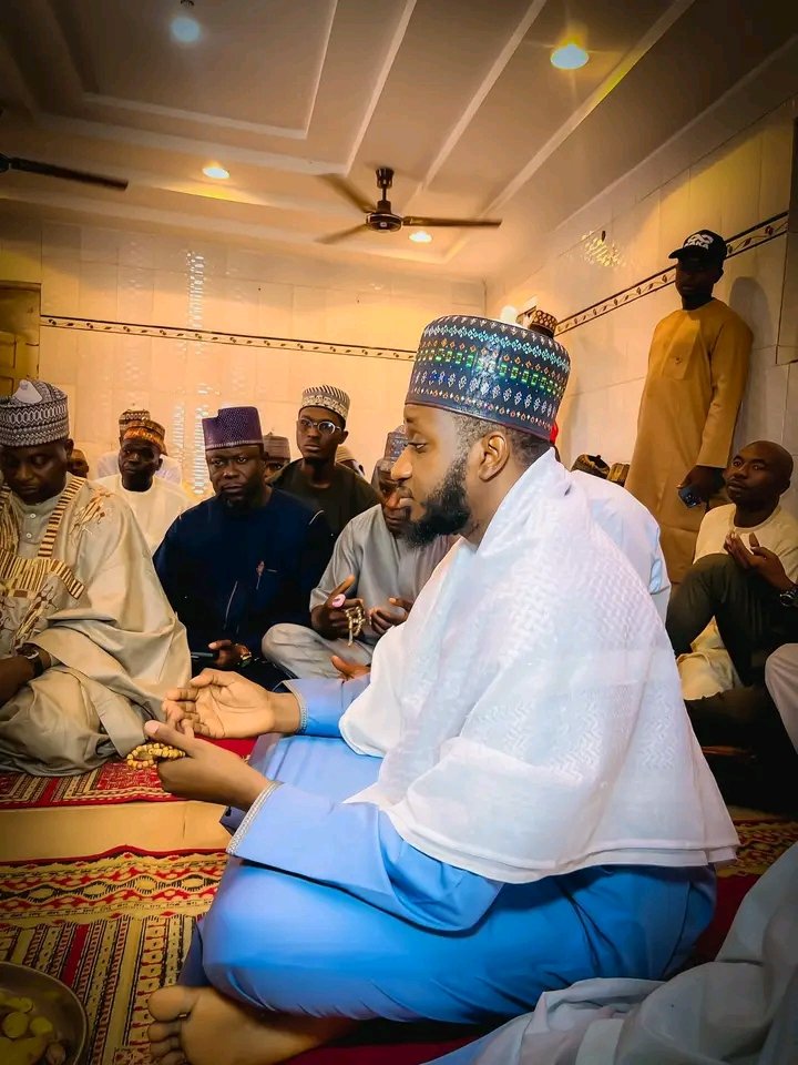 Hon.  Kaka stood today not as a politician, but as a father figure  serving as Waliyyi at the wedding of Team Kaka’s Zulaiha in Kabala.

This is the kind of leadership that touches lives beyond politics.
May Allah bless their union with love, mercy, and lasting peace. 💍🕊️