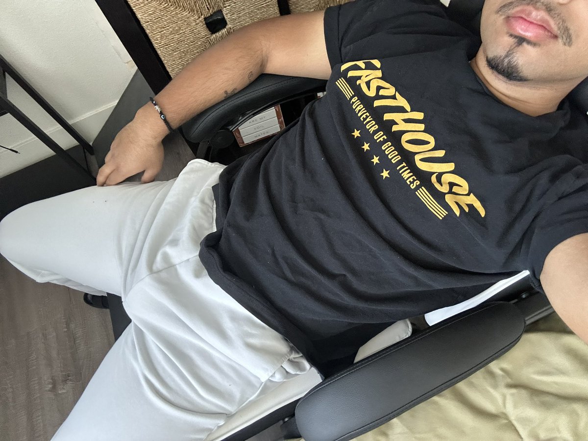 GoldIzzy01's tweet photo. Bored. I want cuddles 😮‍💨🥴#lasvegasgay #nsfw #nsfwtw #bi #lv #gay https://t.co/5dyLp80gNB