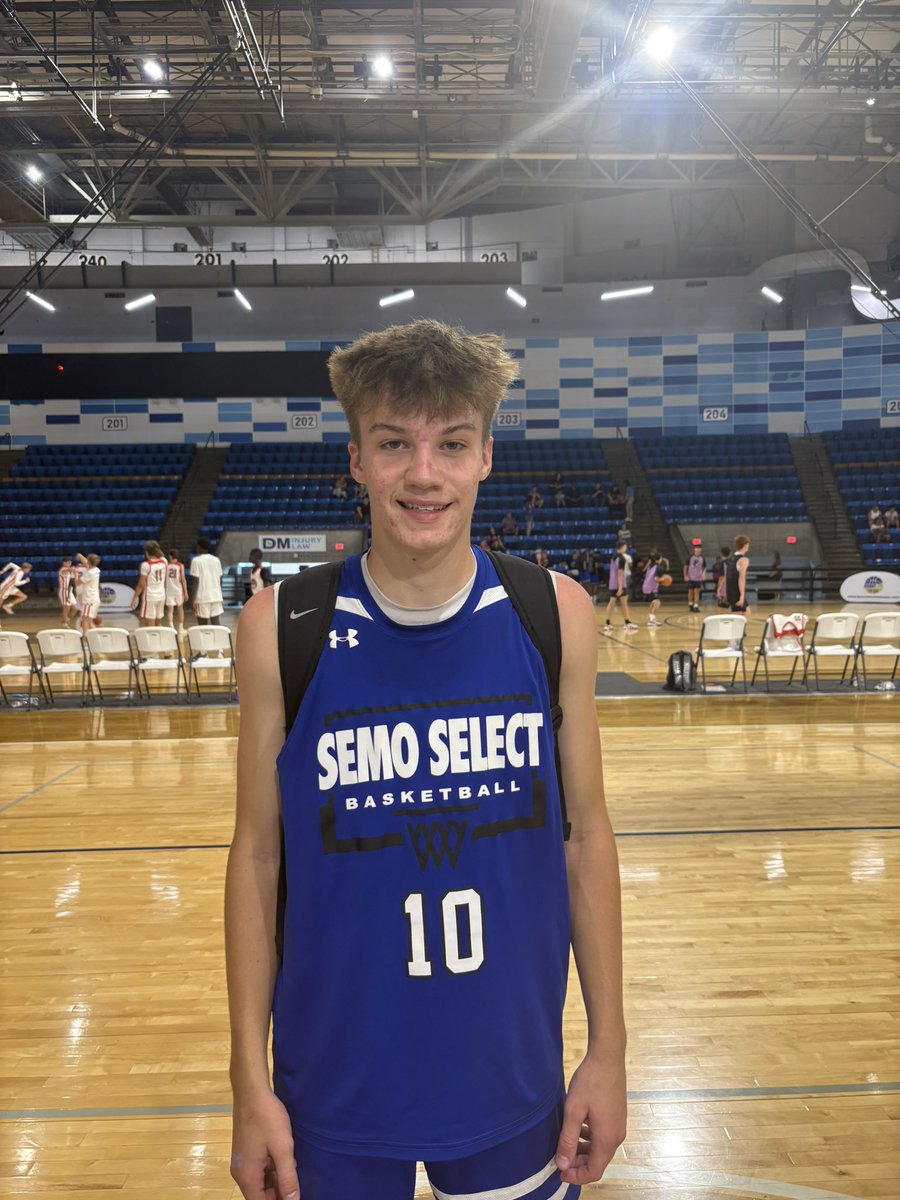 HardwoodEvents's tweet image. 𝐇𝐚𝐫𝐝𝐰𝐨𝐨𝐝 𝐂𝐥𝐚𝐬𝐬𝐢𝐜 𝟏 
@RL_Hoops 
𝐓𝐨𝐩 𝐏𝐞𝐫𝐟𝐨𝐫𝐦𝐞𝐫𝐬 𝐃𝐚𝐲 𝟐

16U

Bradley Markere (MidPro Southwest)
@bradleymarkere

Ethan Schaupert (SEMO Select)
22 Points

Dae’Veon Campbell (KC Spurs Hangust)
@Dae_camp3 
18 Points
