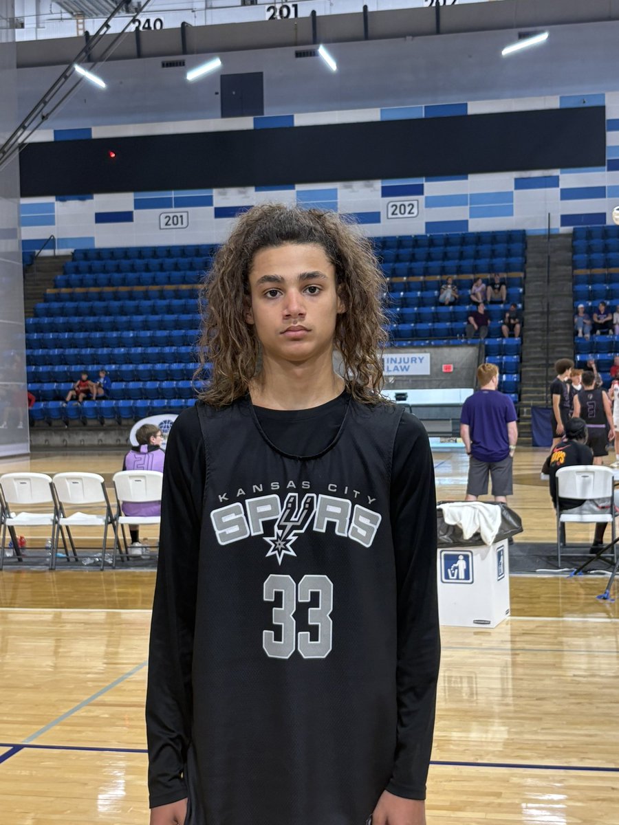 HardwoodEvents's tweet image. 𝐇𝐚𝐫𝐝𝐰𝐨𝐨𝐝 𝐂𝐥𝐚𝐬𝐬𝐢𝐜 𝟏 
@RL_Hoops 
𝐓𝐨𝐩 𝐏𝐞𝐫𝐟𝐨𝐫𝐦𝐞𝐫𝐬 𝐃𝐚𝐲 𝟐

16U

Bradley Markere (MidPro Southwest)
@bradleymarkere

Ethan Schaupert (SEMO Select)
22 Points

Dae’Veon Campbell (KC Spurs Hangust)
@Dae_camp3 
18 Points