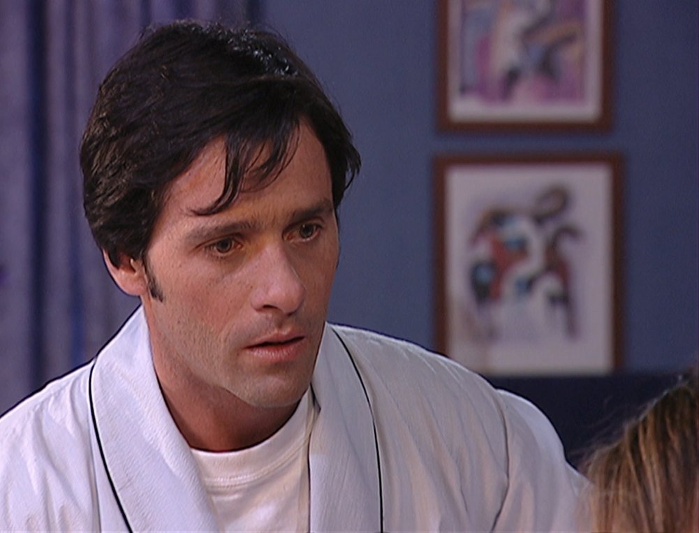 PasdeGavilanes's tweet photo. #PasiónDeGavilanes #PDG2 Fernando intenta abusar de Norma. https://t.co/0iT9ZwOPco