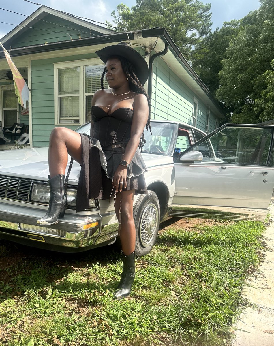 GloCoaNeq's tweet photo. The Black Cowgirl🤏🏿
#CowboyCarterTour #sirdavis #Beyonce #BeyonceATL #DayTwo #fyp #explore https://t.co/nGHDe9ye2f