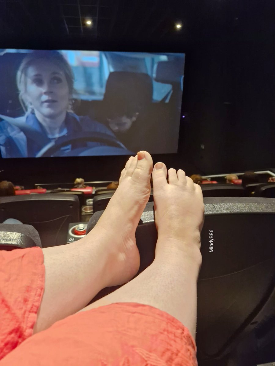 MindyB86b's tweet photo. @hennydfeet @prettyfeetbita Cinema toes https://t.co/oGCN5AuJJb